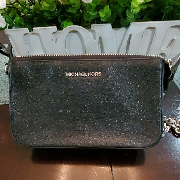 Michael Kors Handbags - (Small) Michael Kors Wallet Michael Kors Handbags - (Small) Michael Kors Wallet